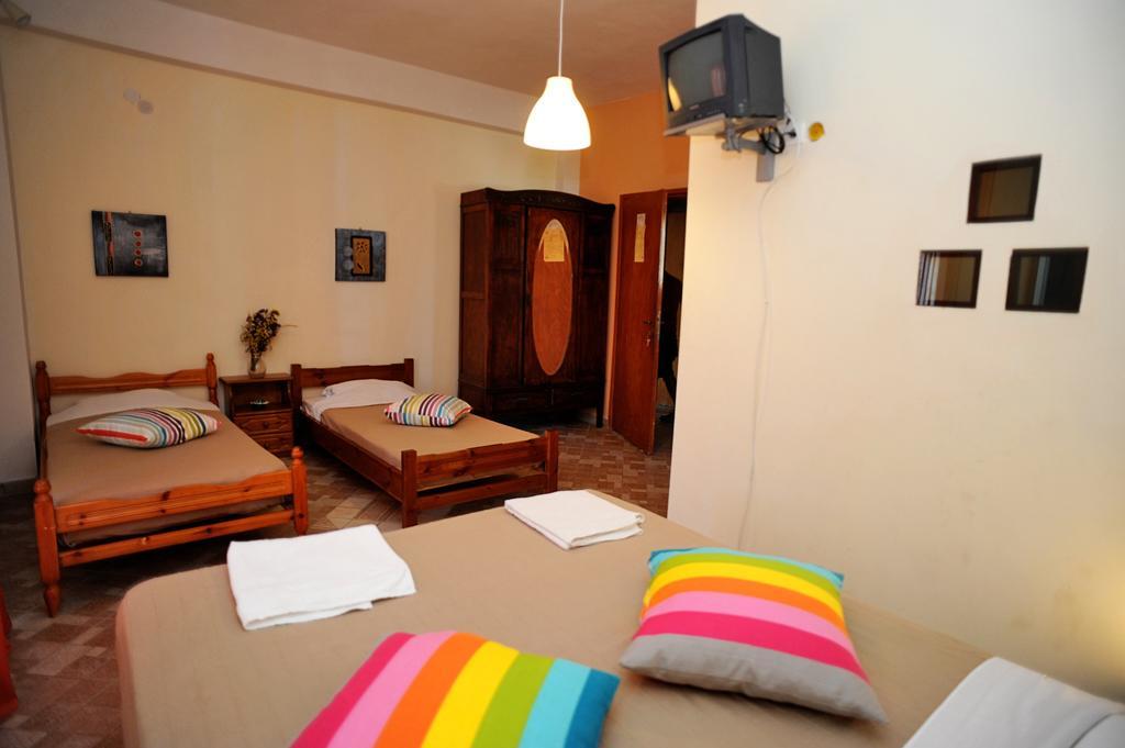 Pansion Andreas Apartment Тинос Стая снимка